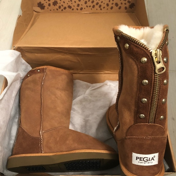 Pegia boots - Picture 1 of 3